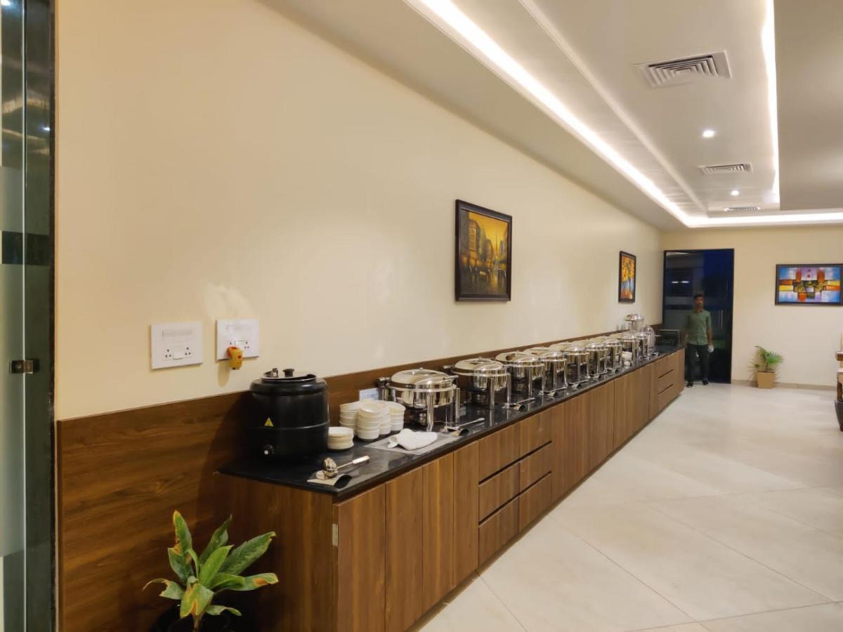 The Imperial Prime Clarks Inn Suites, Bhilwara Экстерьер фото