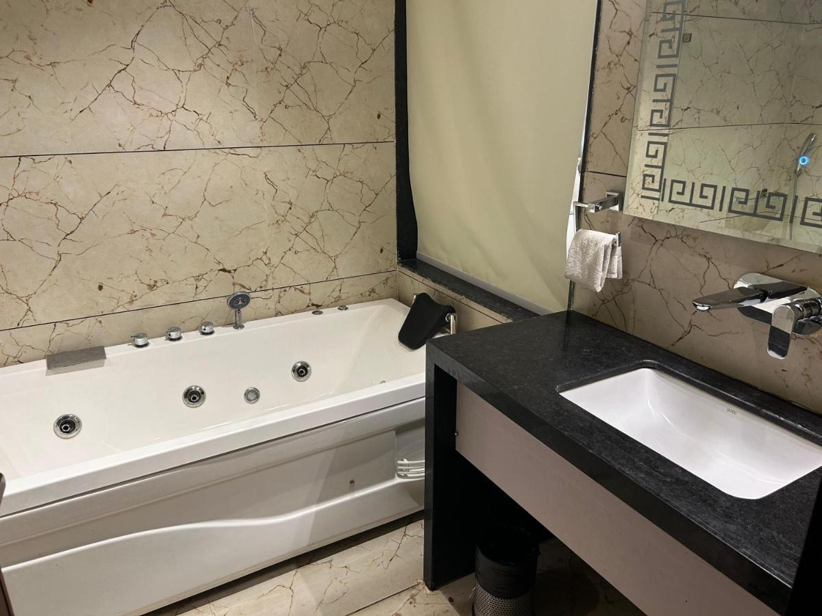 The Imperial Prime Clarks Inn Suites, Bhilwara Экстерьер фото