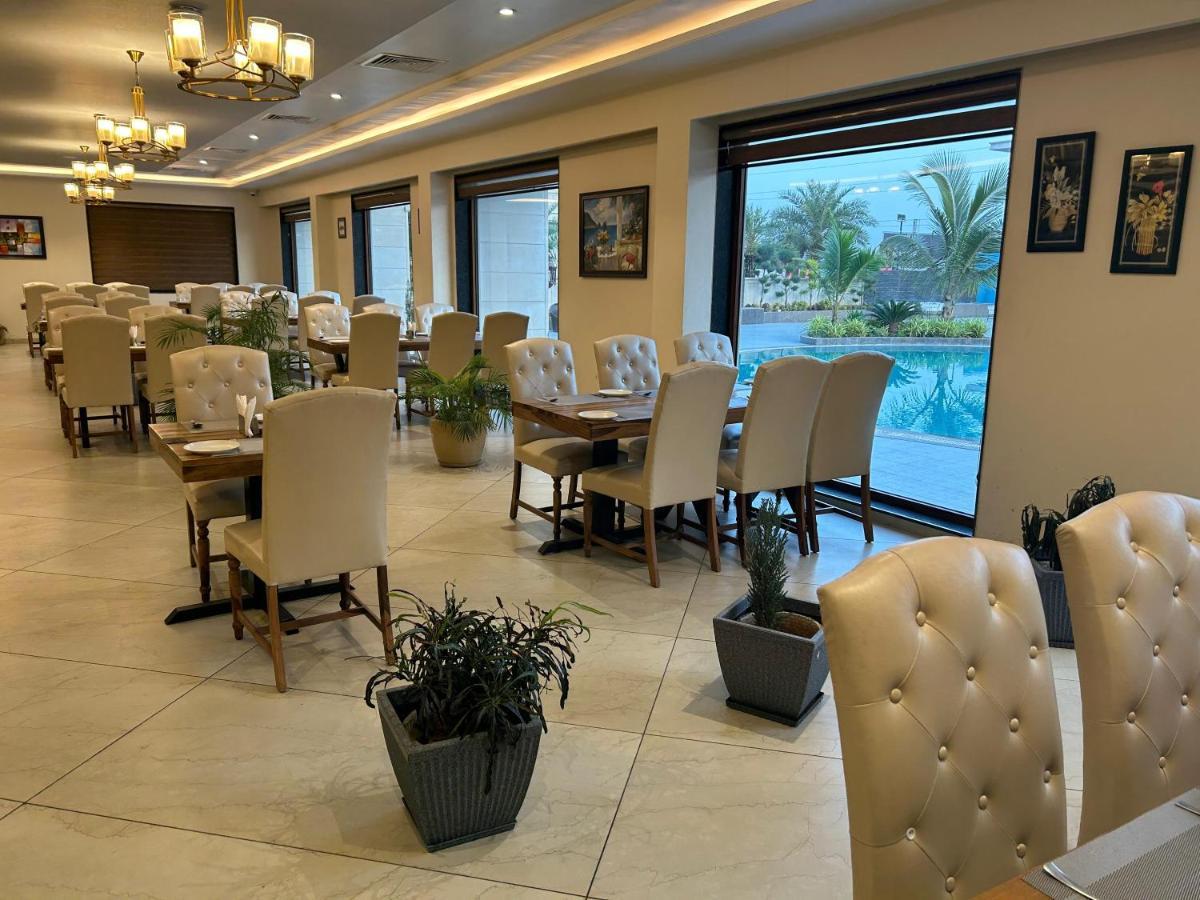The Imperial Prime Clarks Inn Suites, Bhilwara Экстерьер фото