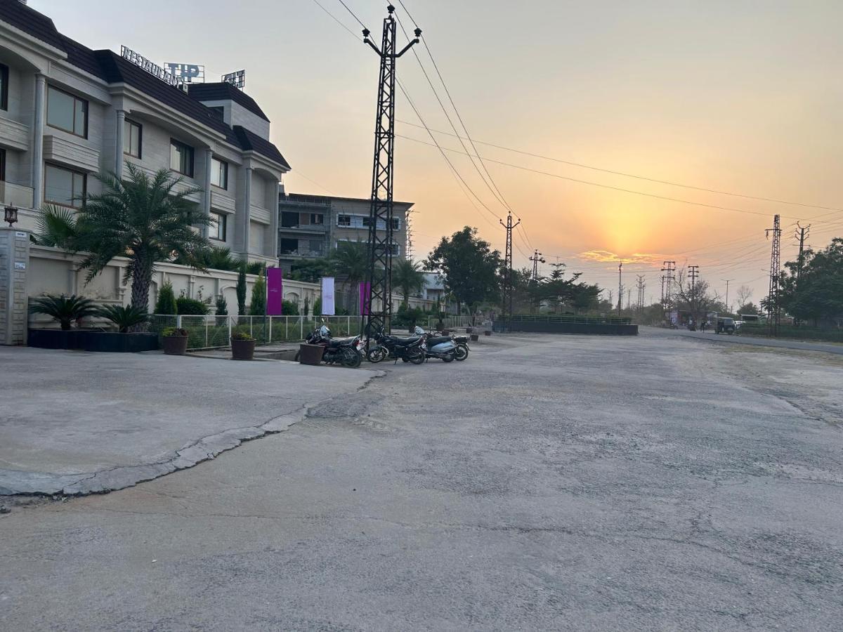 The Imperial Prime Clarks Inn Suites, Bhilwara Экстерьер фото