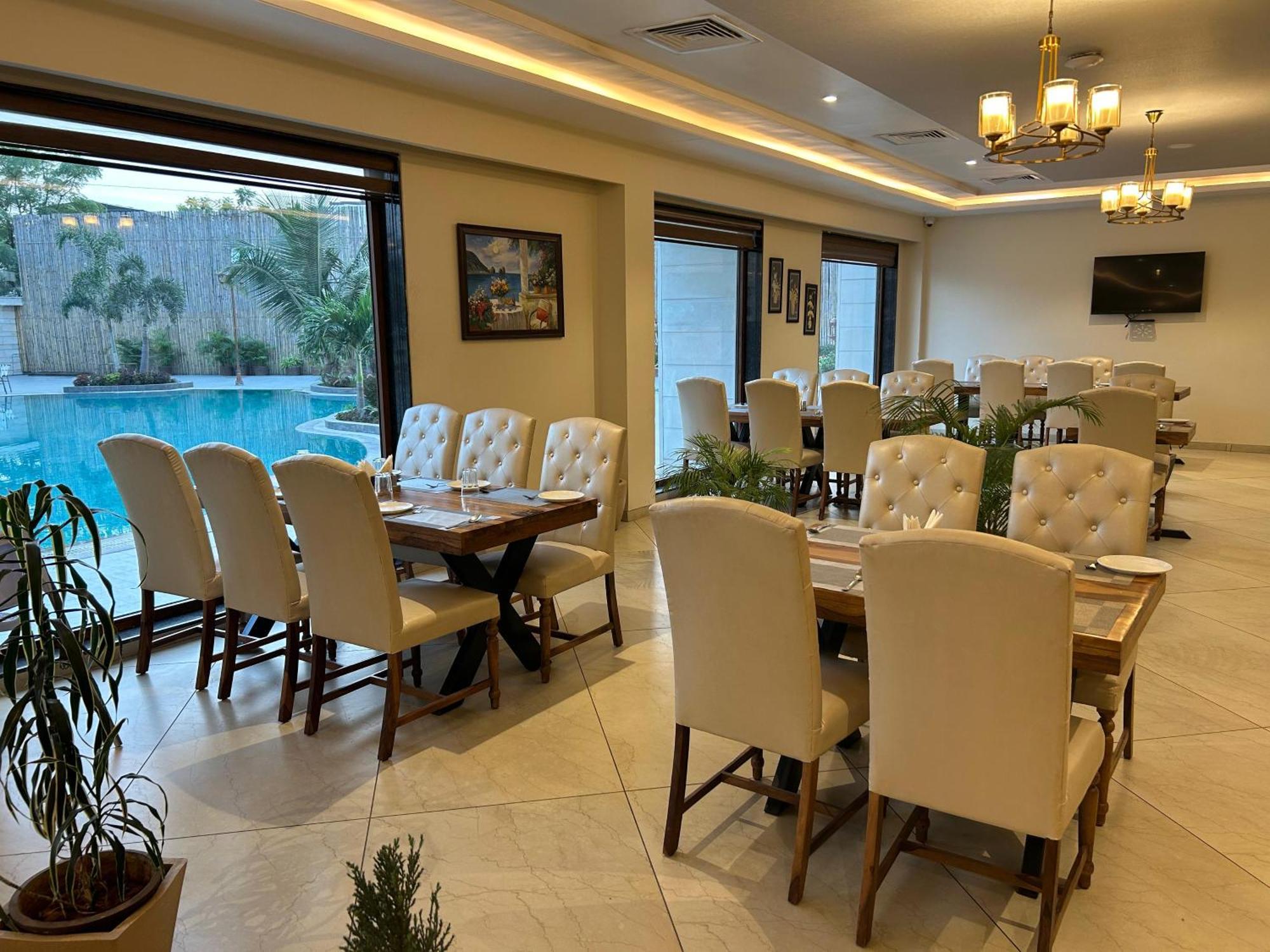 The Imperial Prime Clarks Inn Suites, Bhilwara Экстерьер фото